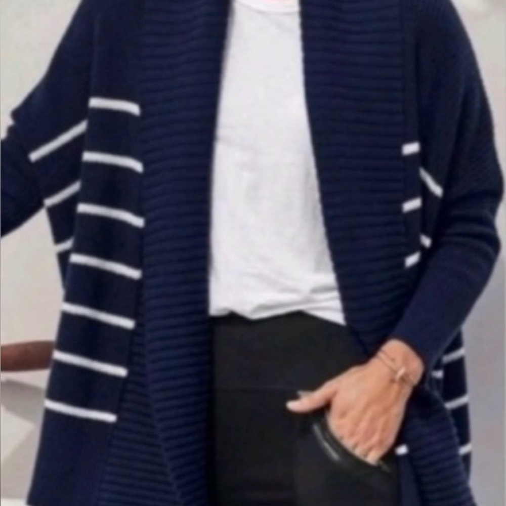 Athleta oversized peaceful wrap cardigan navy blue and white size M